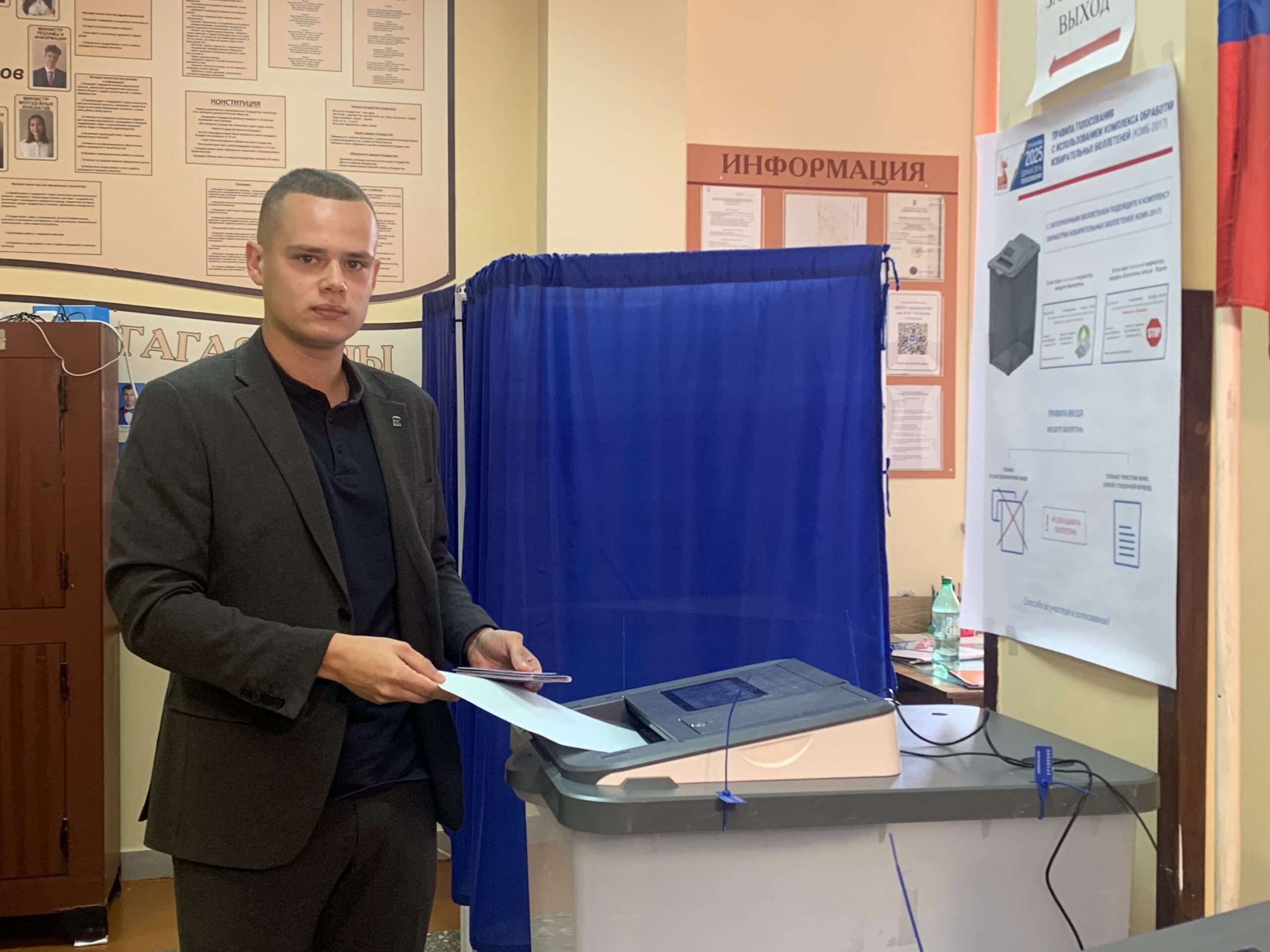 Депутат Клинцовского горсовета Антон Механиков пришел на выборы