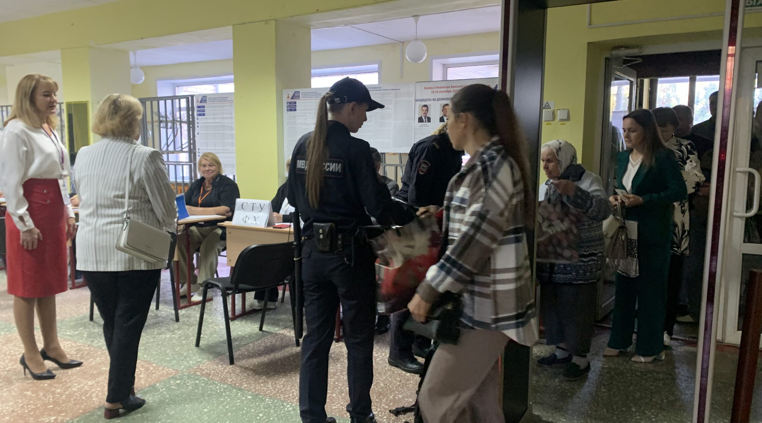 В Клинцах открылись участки для голосования