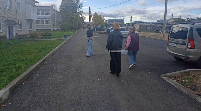 В брянской Суземке благоустроили две дворовые территории