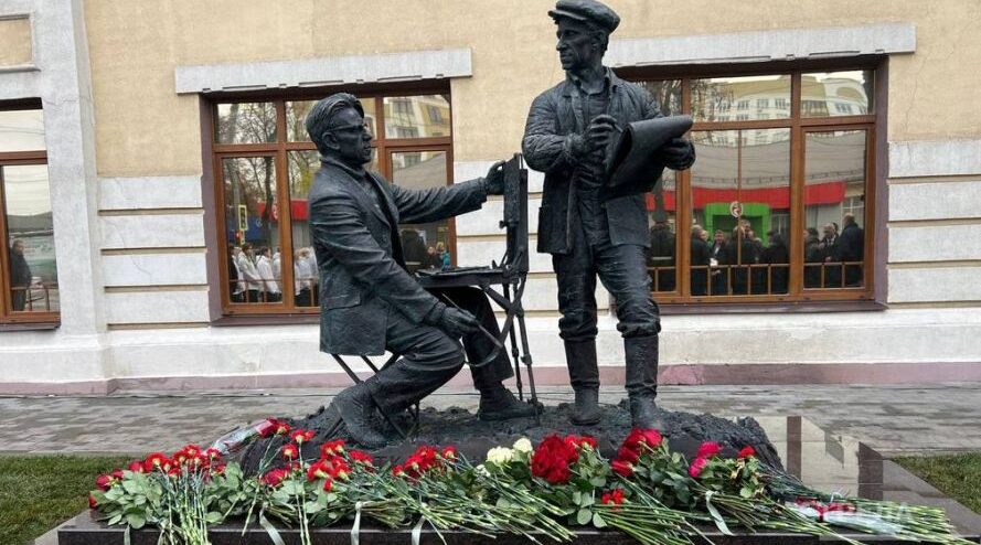 В Брянске установили памятник братьям Ткачевым