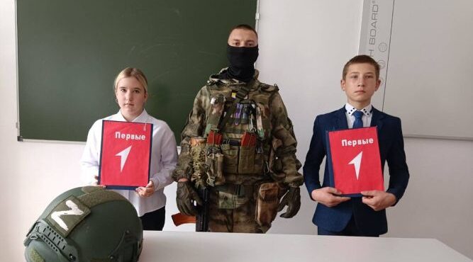 В брянском Стародубе школьники встретились с участником СВО