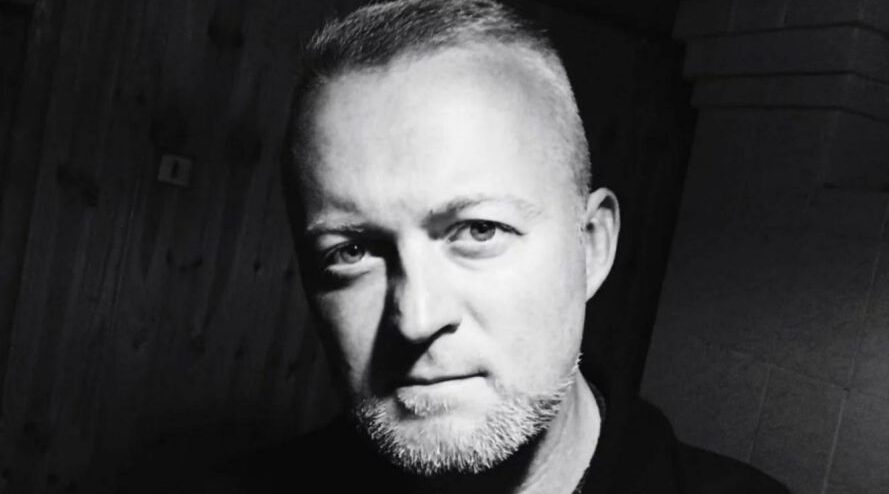 На Народную премию «Голос героев»номинирован артист брянской филармонии Павел Тонких