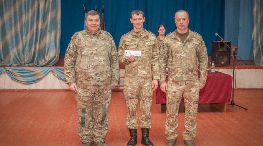 Ветеранам отряда «БАРС – Брянск» вручили  удостоверения