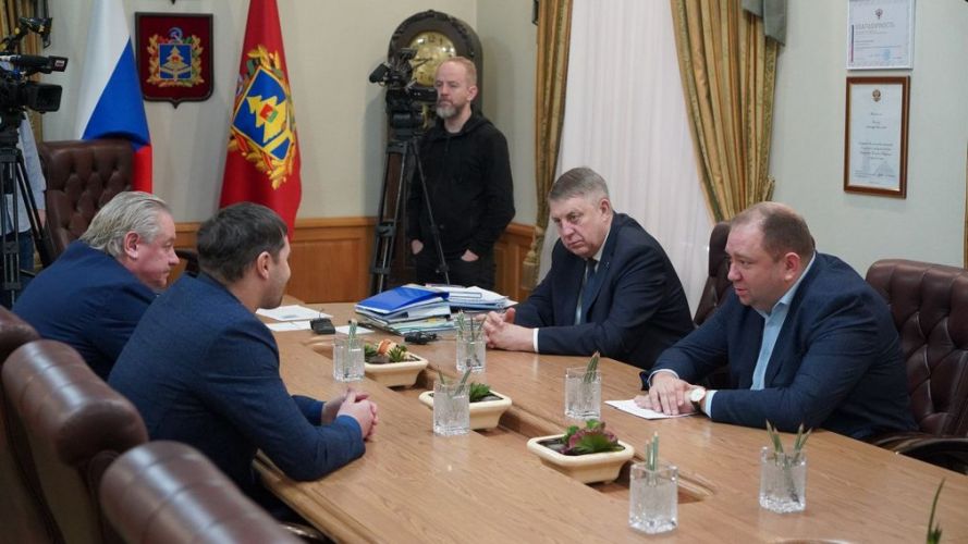 Брянский губернатор встретился с главным тренером ФК «Динамо-Брянск»