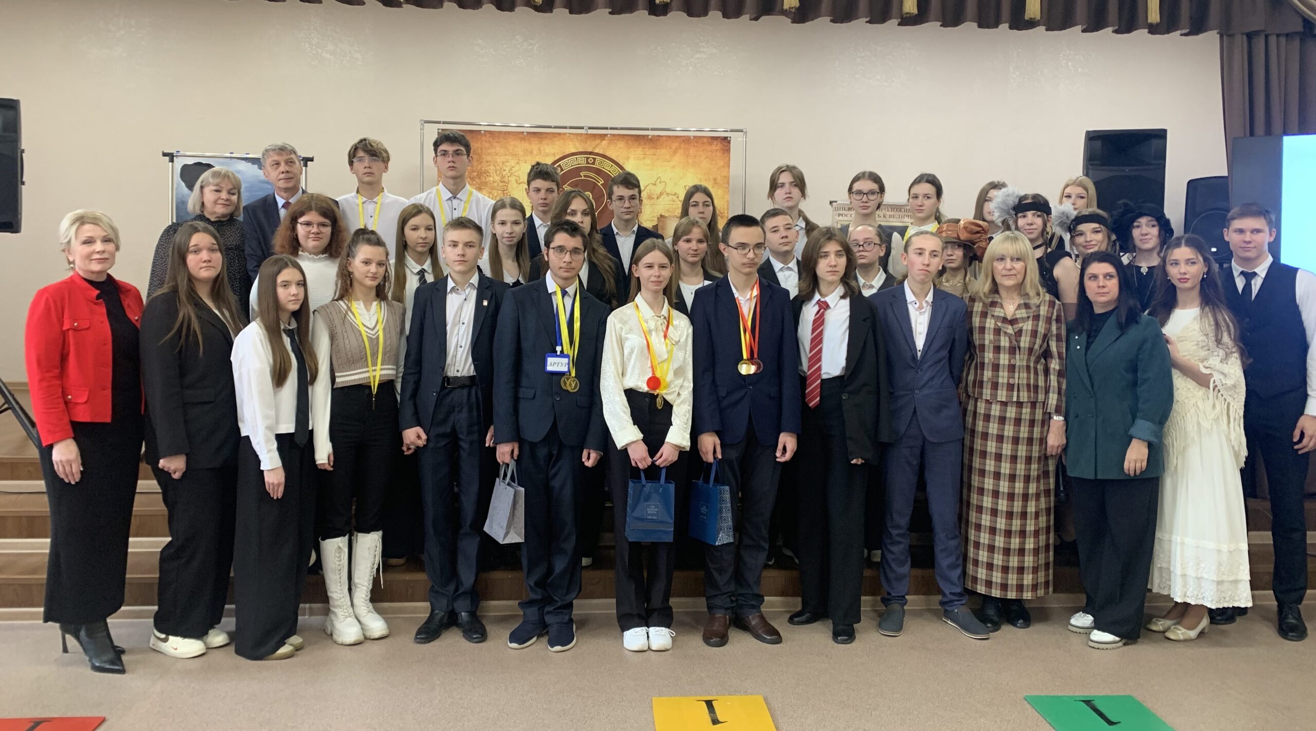 В Клинцах прошел первый этап городской интеллектуальной игры «Умники и умницы»