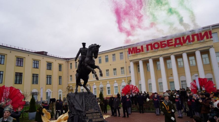 Брянский губернатор принял участие в открытии памятника К. Рокоссовскому в Гомеле