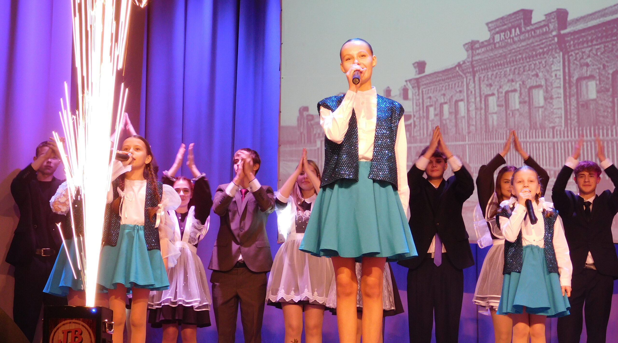 В Клинцах школа №4 отметила 120-летний юбилей