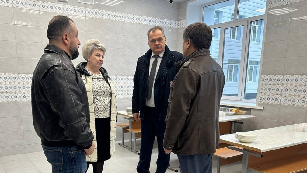 В Брянске проконтролировали ремонт школ №39 и №42