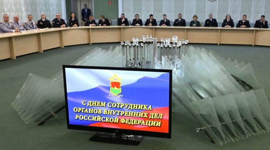 Лучших полицейских чествовали в брянском правительстве