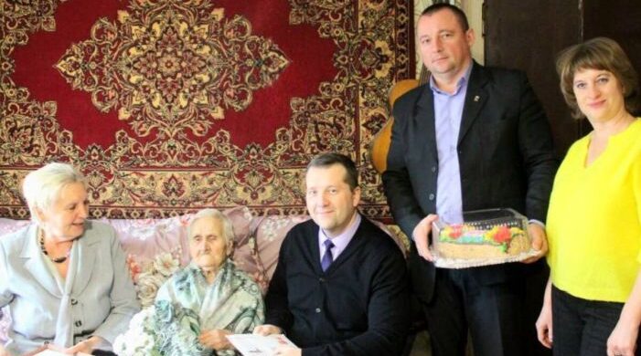 На Брянщине жительница Карачевского района отметила 100-летний юбилей