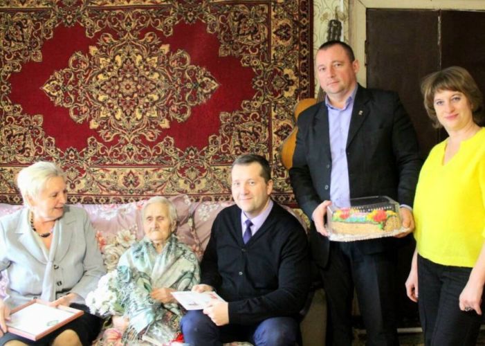 На Брянщине жительница Карачевского района отметила 100-летний юбилей