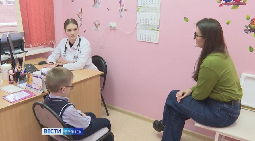 В Брянскую детскую поликлинику пришли работать молодые специалисты