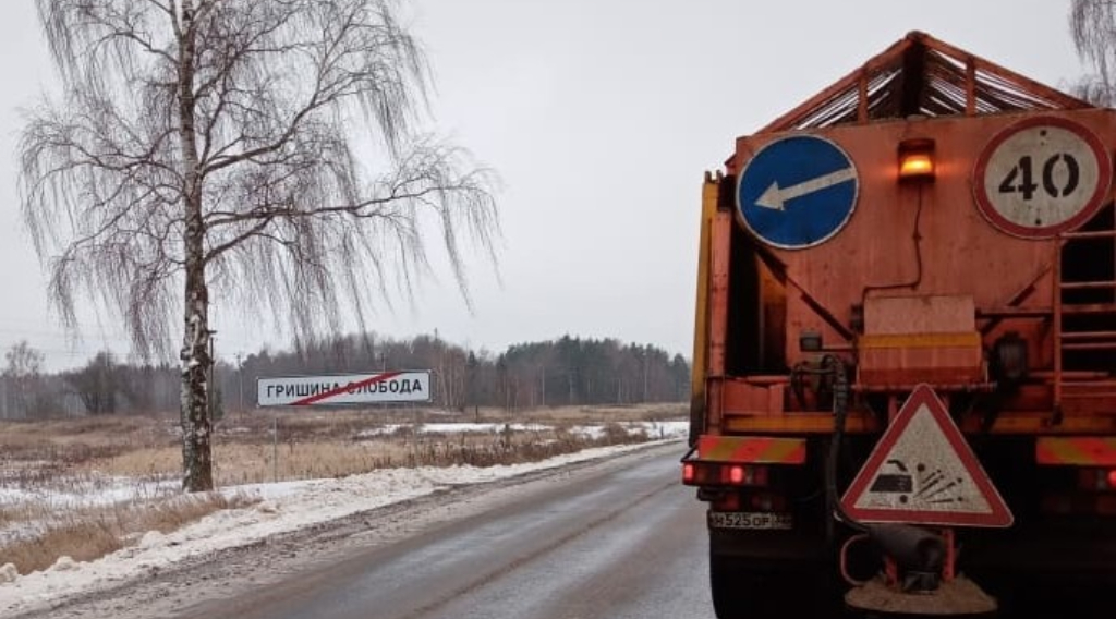 В Брянской области обработали дороги