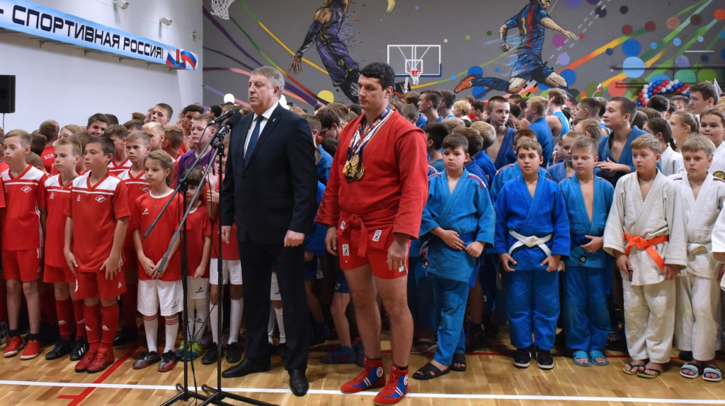 Брянский губернатор Богомаз поздравил спортсменов с Всероссийским днём самбо