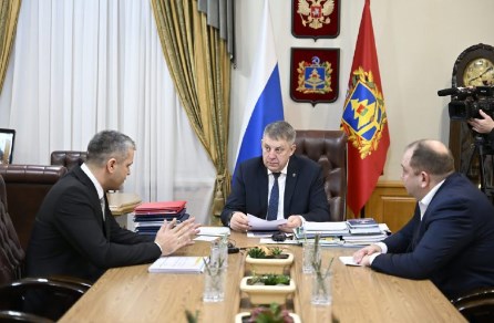 Глава Брянщины провел встречу с Александром Леоновым