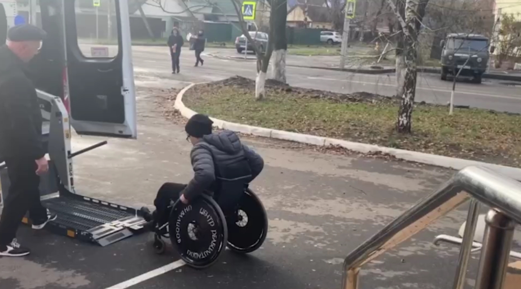 В Брянске обновлен автопарк социального такси для инвалидов-колясочников