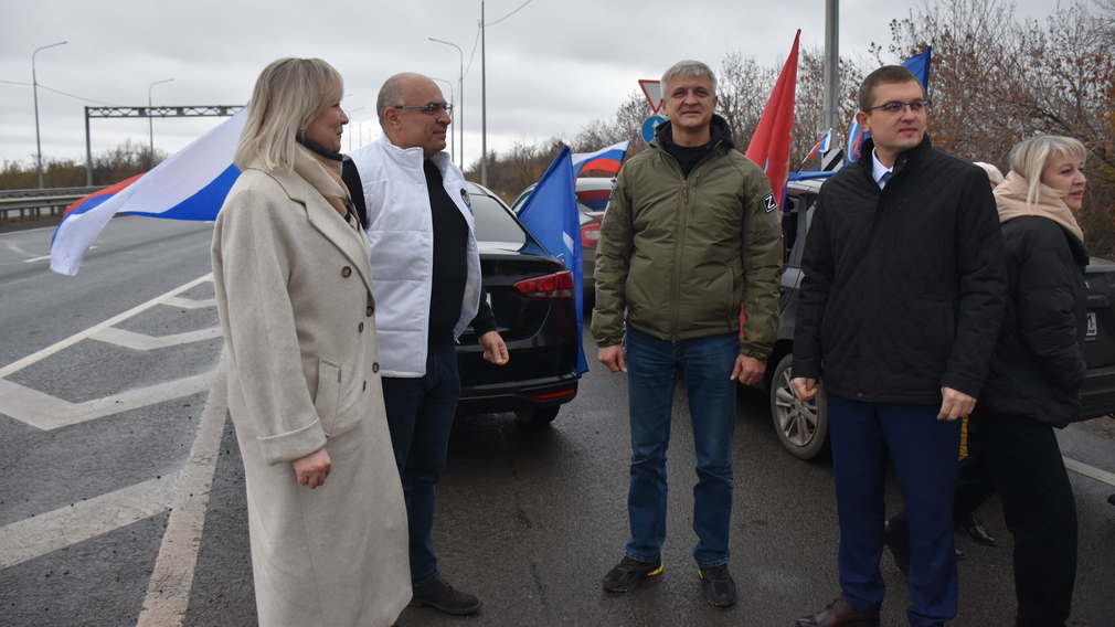 Представители Брянской области и города Брянка встретились на границе ЛНР и ДНР