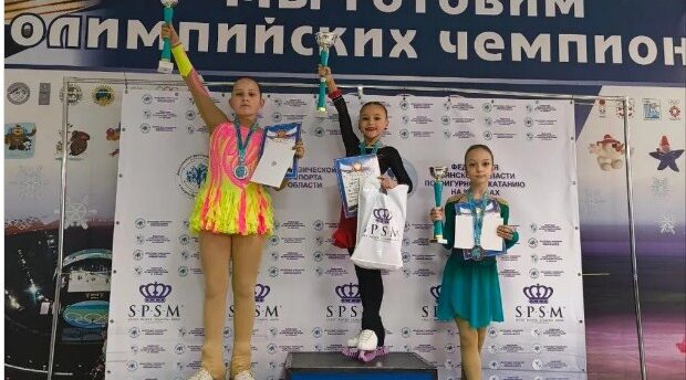 В Брянске прошли соревнования по фигурному катанию на коньках