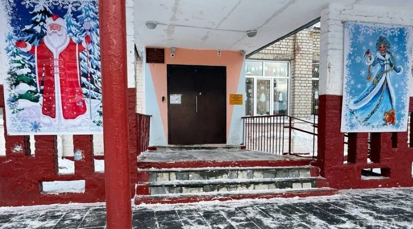 В Брянской области продолжается очистка проездов к социально значимым объектам