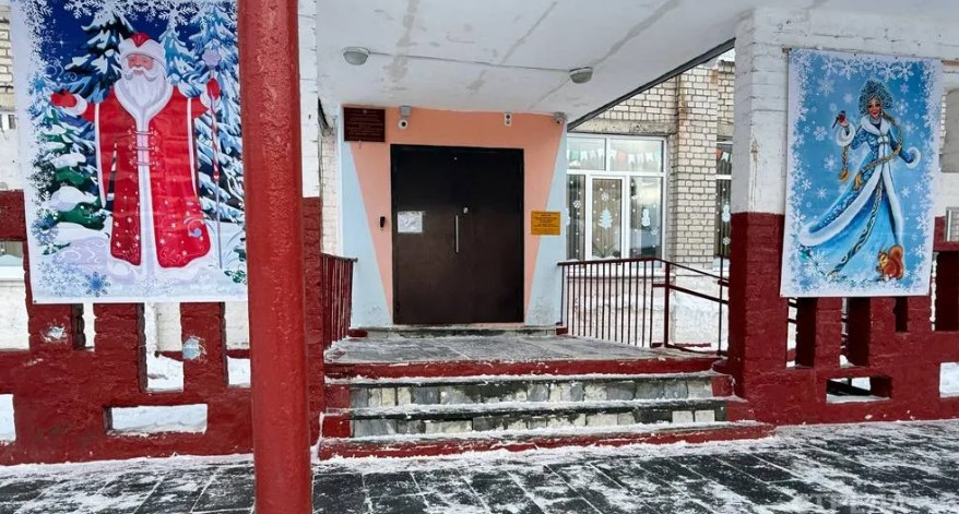 В Брянской области продолжается очистка проездов к социально значимым объектам