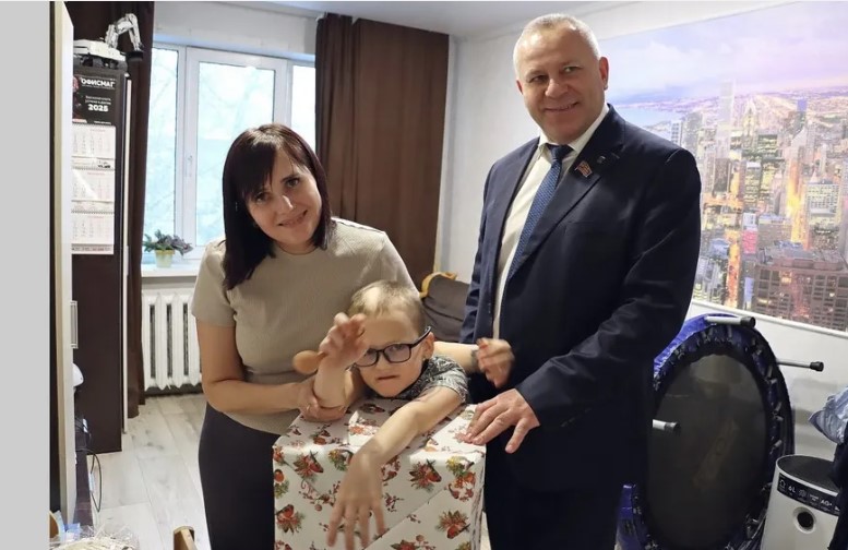 Спикер Брянской облдумы Валентин Суббот исполнил новогоднюю мечту 8-летнего мальчика