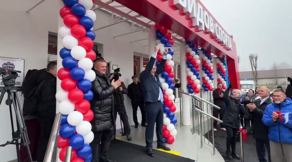 В Брянской области открылся  пятнадцатый  Ледовый дворец