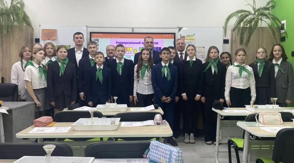 В Брянской области проверили работу нового агротехнологического класса в Десятухе