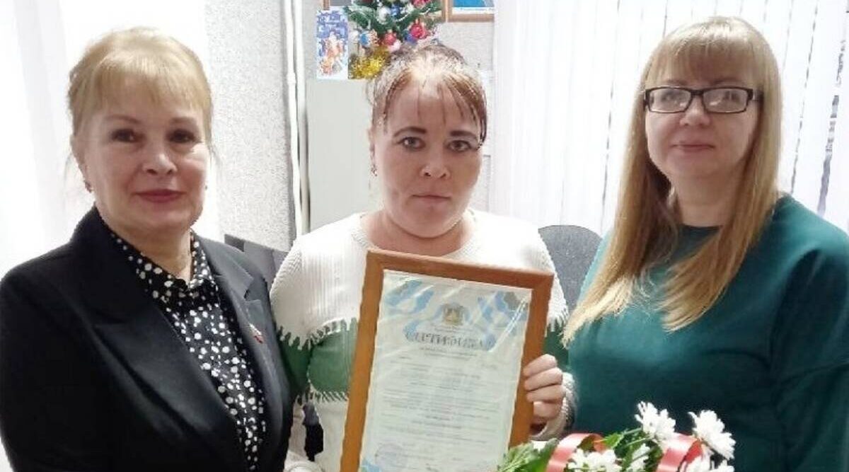 В Брянской области матери семи детей вручили сертификат на маткапитал