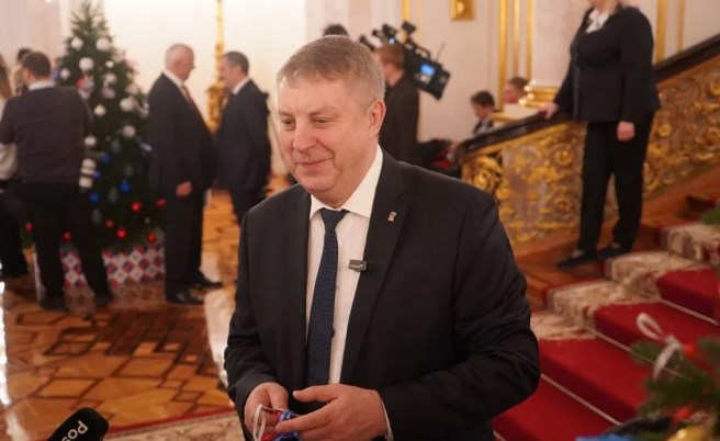 Александр Богомаз перед Новым годом исполнит желания еще трех ребят