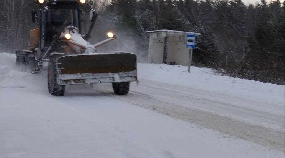 На Брянщине в Клинцовском районе  круглосуточно убирается снег