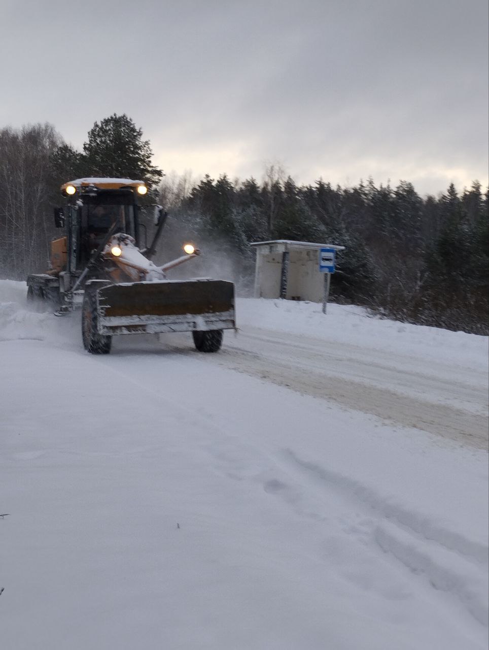 На Брянщине в Клинцовском районе  круглосуточно убирается снег