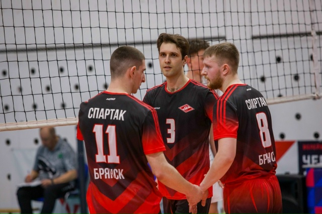 Брянский «Спартак» выиграл групповой этап чемпионата России по волейболу