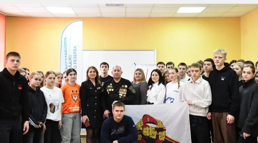 На Брянщине ветеран СВО встретился со студентами