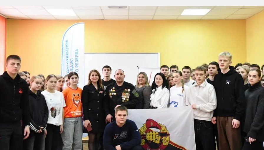 На Брянщине ветеран СВО встретился со студентами