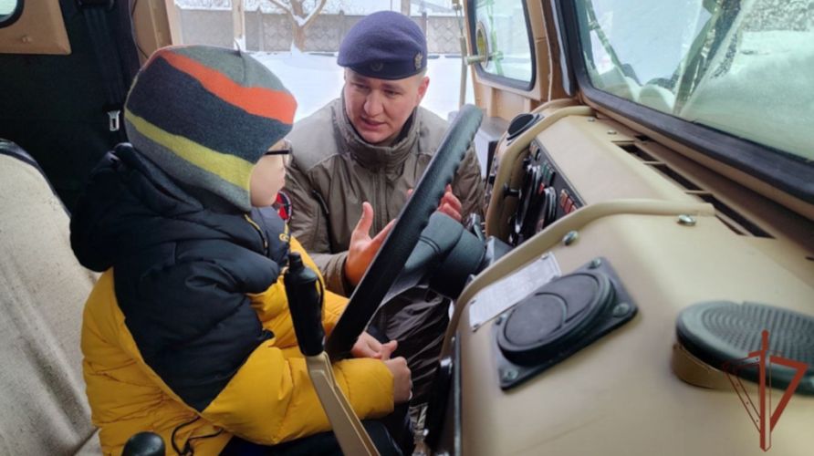 Новогоднее желание Степана из Брянска исполнили бойцы спецназа