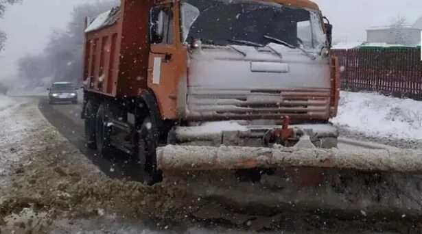 На Брянщине убирают снег