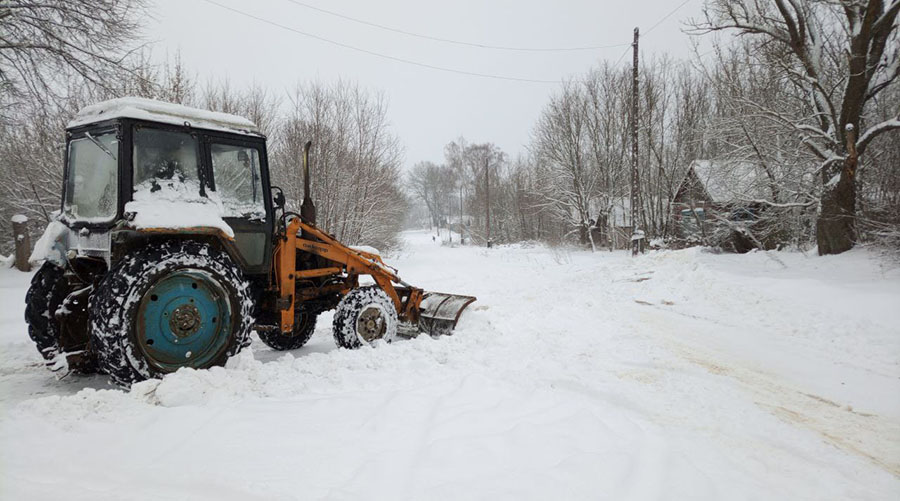 В Клинцовском районе Брянщины продолжается расчистка дорог
