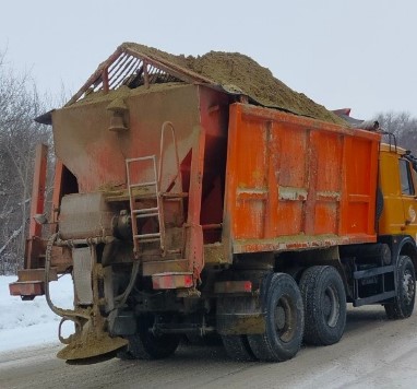 На Брянщине продолжается очистка дорог от снега