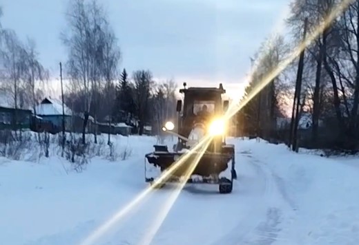 В Брянской области ведется очистка и обработка дорог