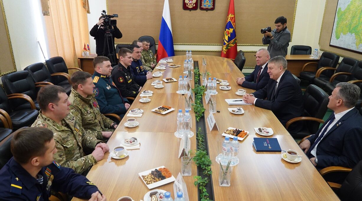 Брянский Губернатор встретился с участниками программы «Брянские герои»