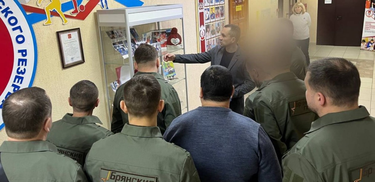 «Брянские Герои» побывали в училище олимпийского резерва