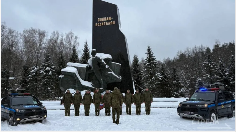 В День военной полиции вБрянске возложили цветы воинам-водителям