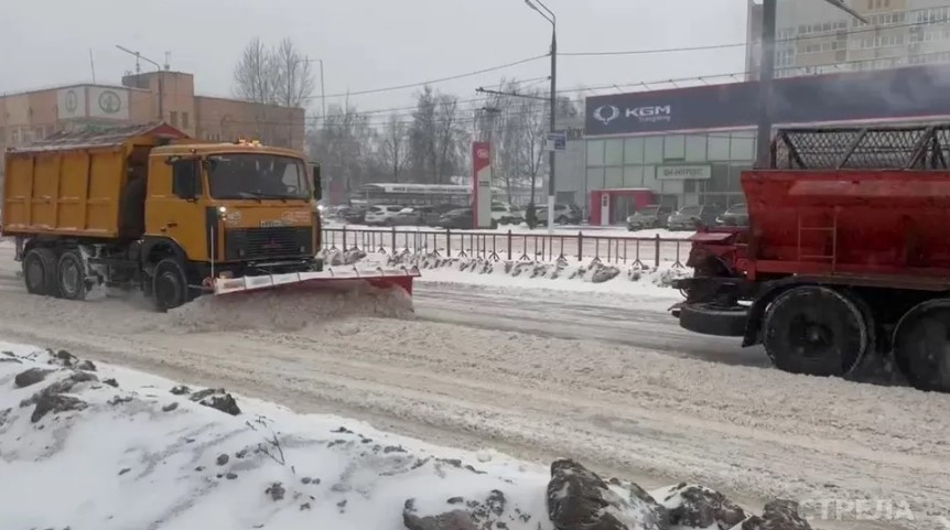 В Брянске ликвидируют последствия снегопада