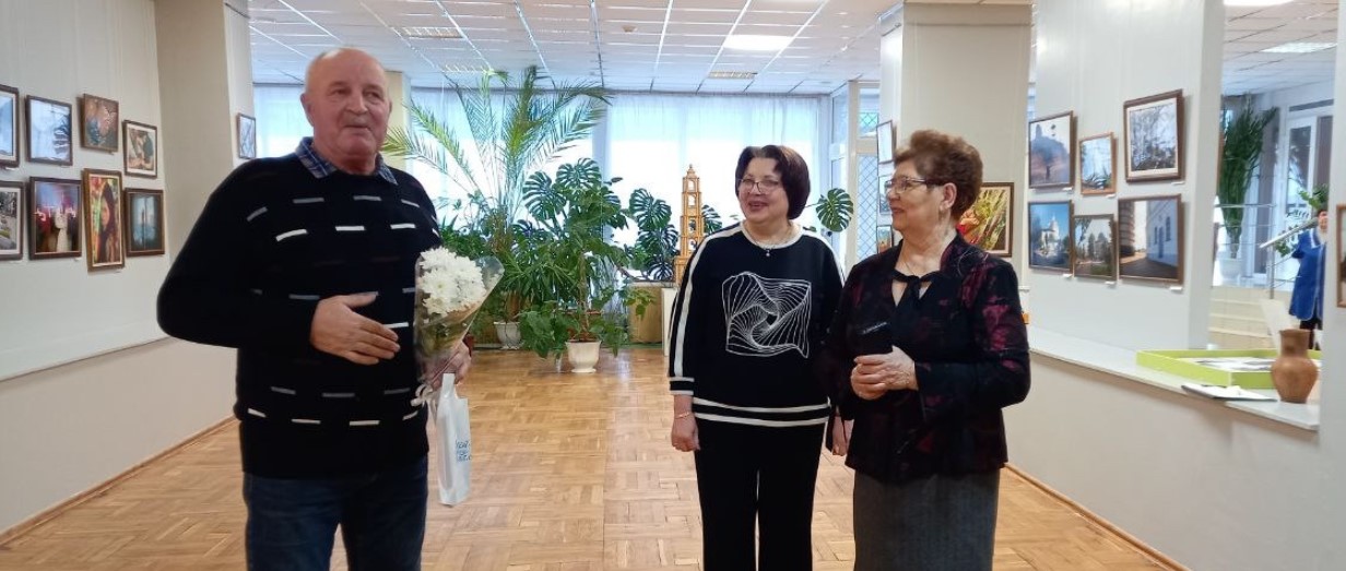 В брянском Дятькове открылась выставка «Виражи творчества»