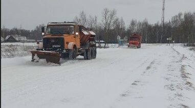 На автодорогах Брянской области продолжается уборка снега