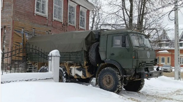 Прихожане храмов Брянщины передали бойцам СВО 100 подушек и матрацев