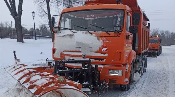 В брянских Клинцах идет уборка снега