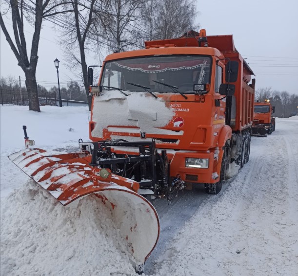 В брянских Клинцах идет уборка снега