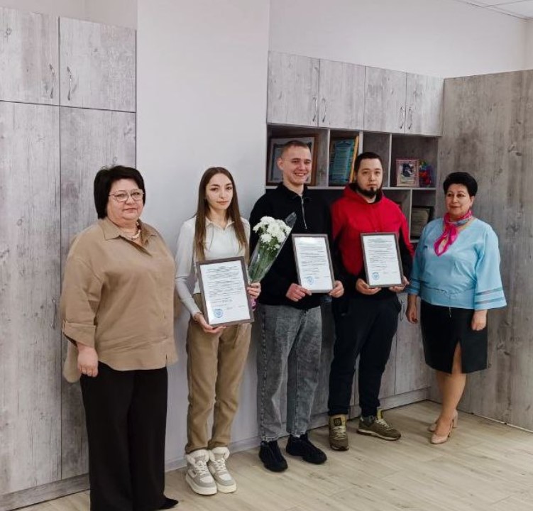 Детям-сиротам Клинцовского района вручили сертификаты на жилье