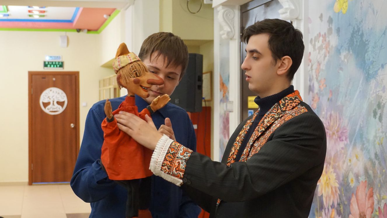 Брянские школьники  узнали о жизни театра кукол